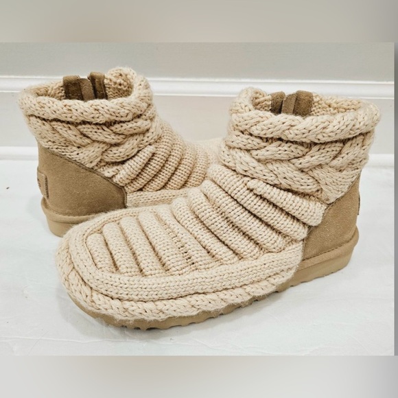 UGG Classic Mini Chunky Knit Boots NWOT - Picture 1 of 16